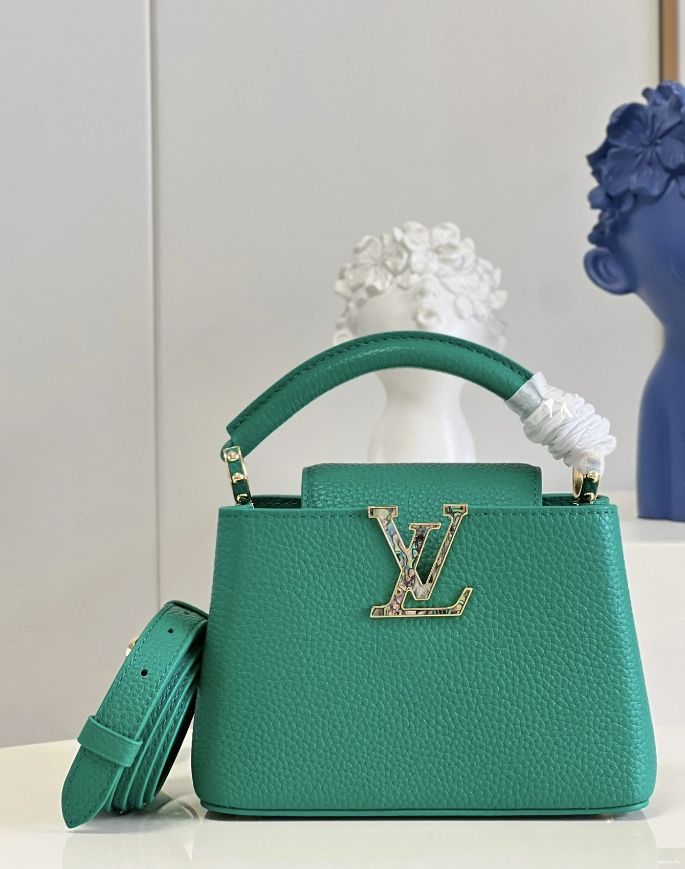 LOUIS MINI CAPUCINES VUITTON 0407